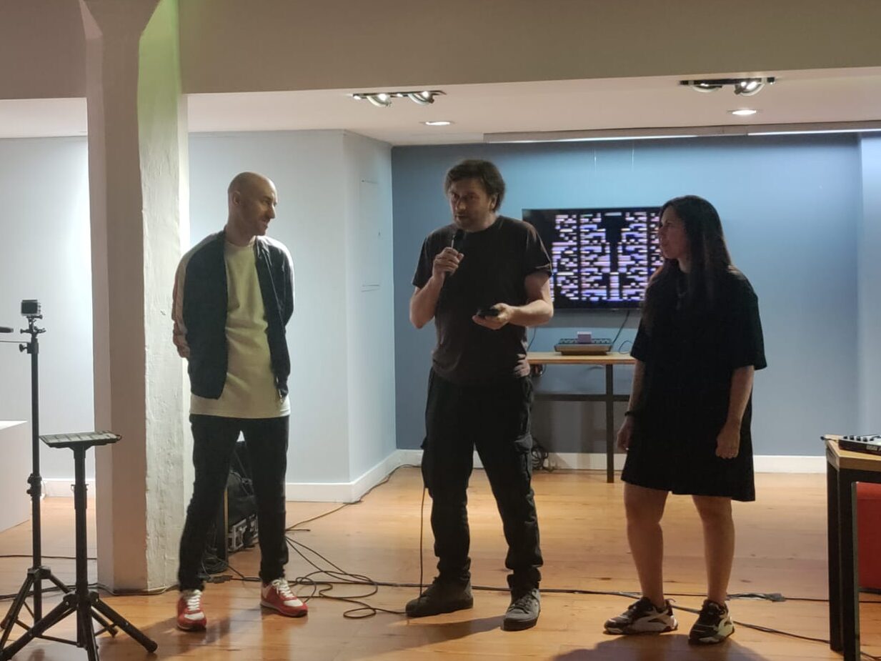Damián Anache, Martín Parselis, Laura Morán en el Concierto de Música Experimental de Hashtag 3 en el Pabellón de las Bellas Artes de la UCA durante la Noche de lso Museos de 2025